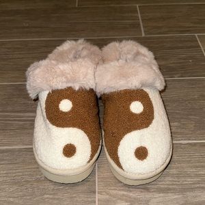 AE Slippers